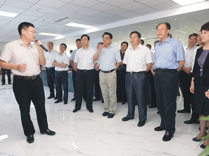 安徽省委常委、合肥市委書記吳存榮，合肥市黨政代表團一行蒞臨我集團參觀考察