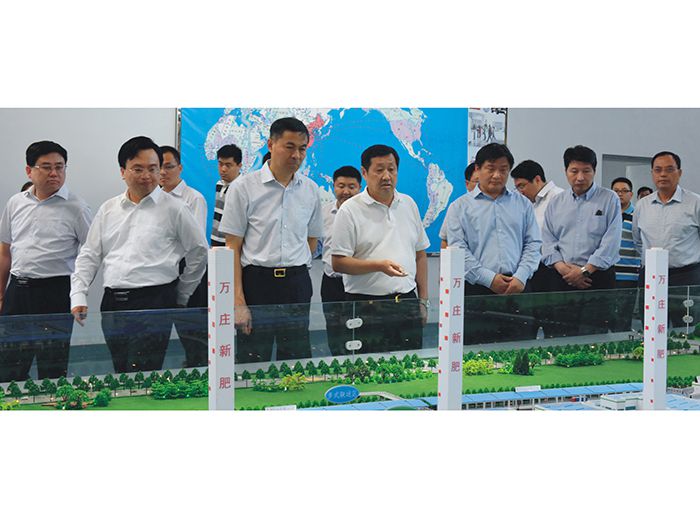 安陽市委書記李公樂（左三）上任伊始即赴猫咪官网在线观看調研
